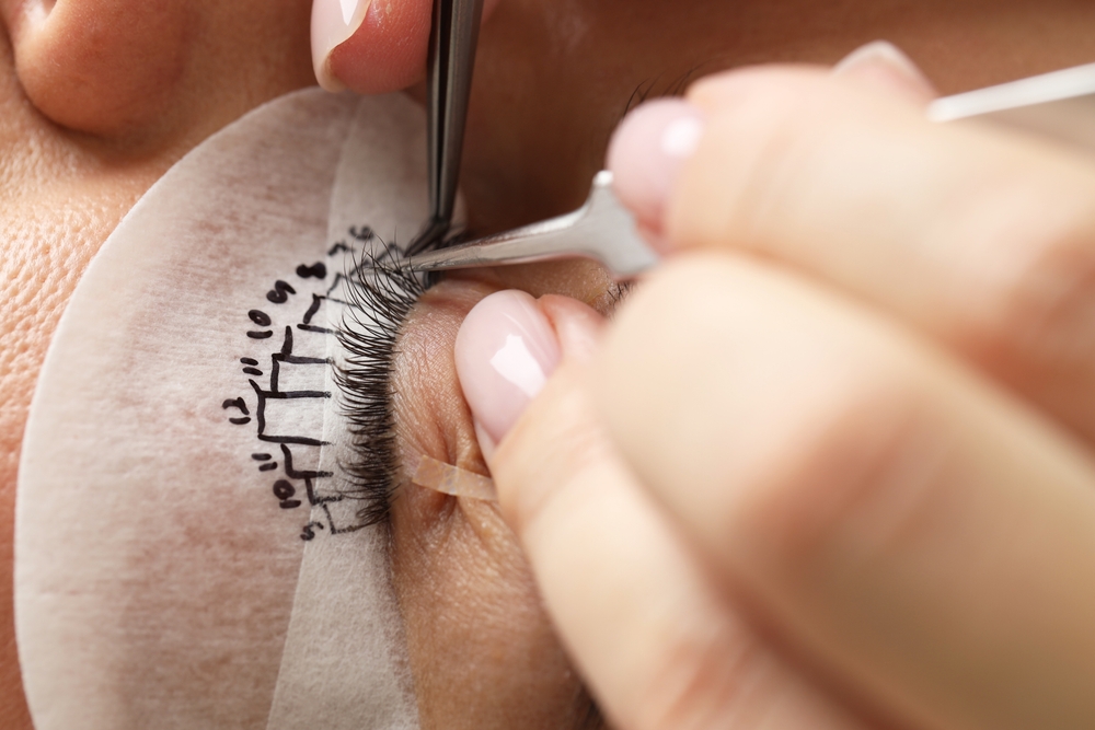 young,woman,undergoing,lash,extensions,procedure,,closeup